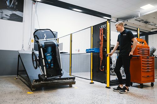 A Thule bike trailer is being tested in the Thule test center impact test.